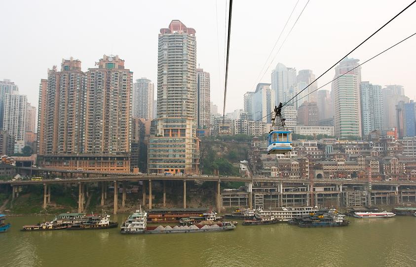 Cable car running through the Yangtze River