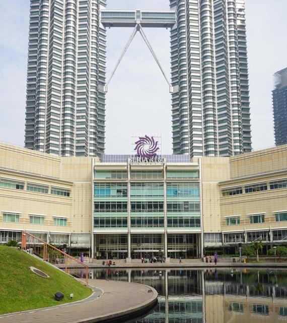 The mall at the base of the twin towers