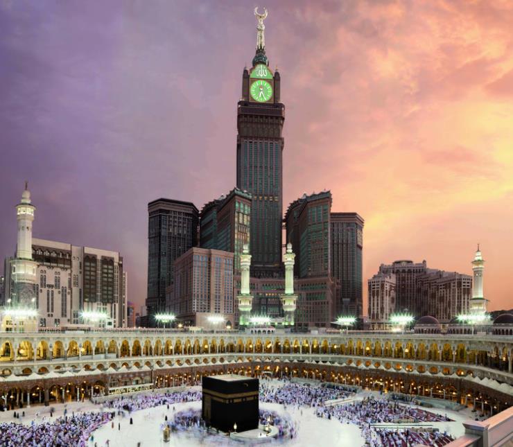 Abraj Al Bait, with Great Mosque in the foreground