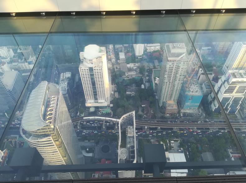The glass tray on 78th floor of MahaNakhon