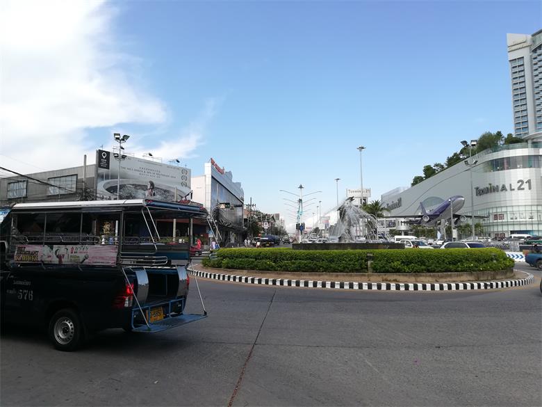 A songthaew going through the Dolphin Roundabout