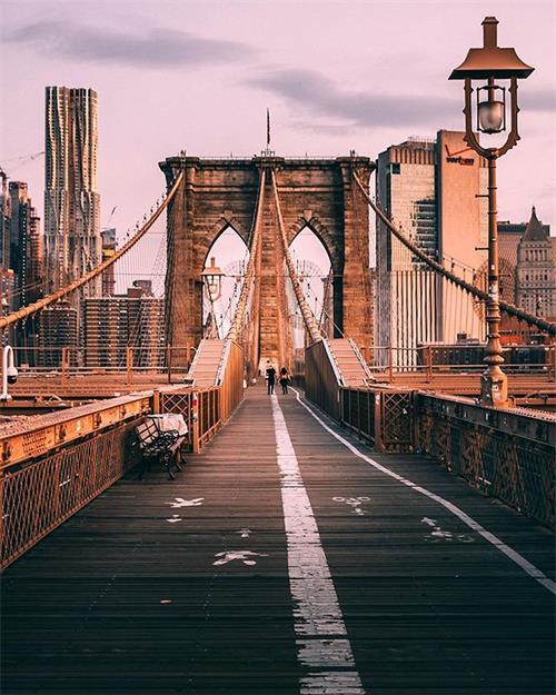 The pedestrian path of the Brooklyn Bridge