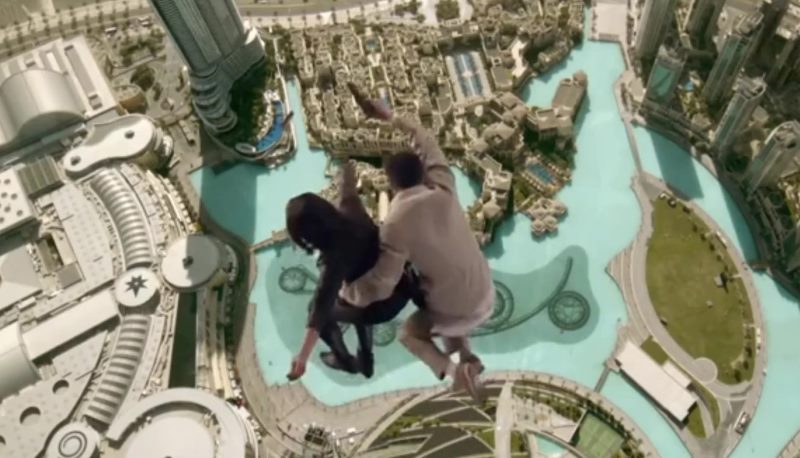 映画の中でアンディ・ラウがリン・チーリンとともにブルジュ・ハリファの上層階から飛び降りる